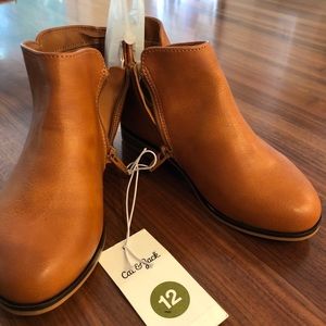 NWT Girls booties